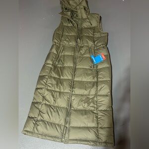 NWT long. Columbia Vest green size small